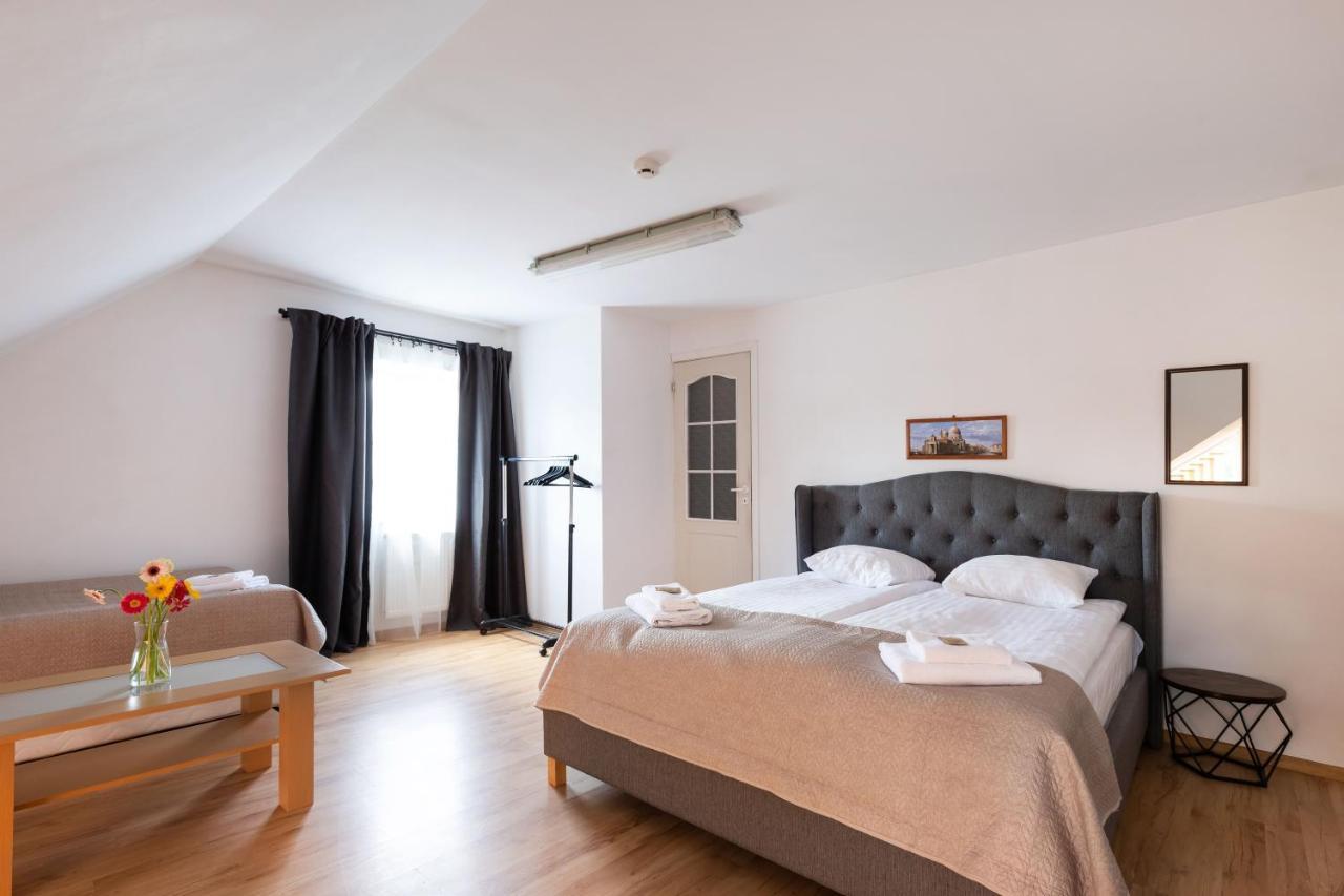 Avanti Apgyvendinimas-Restoranas Biržai Buitenkant foto